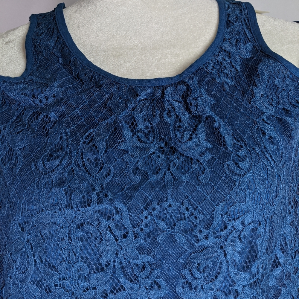💥NWT Hollister lace cold shoulder bell sleeve top - Picture 4 of 7